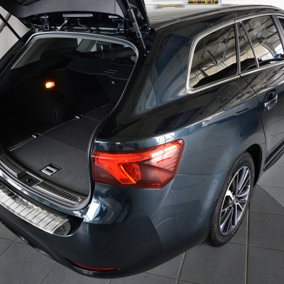 Ladekantenschutz für Toyota Avensis MK III T27 Kombi FL Silber Matt