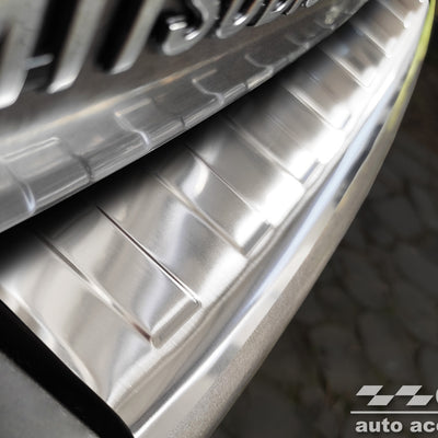 Ladekantenschutz für Citroen C-Crosser / Peugeot 4007 / Mitsubishi Outlander II Silber Matt