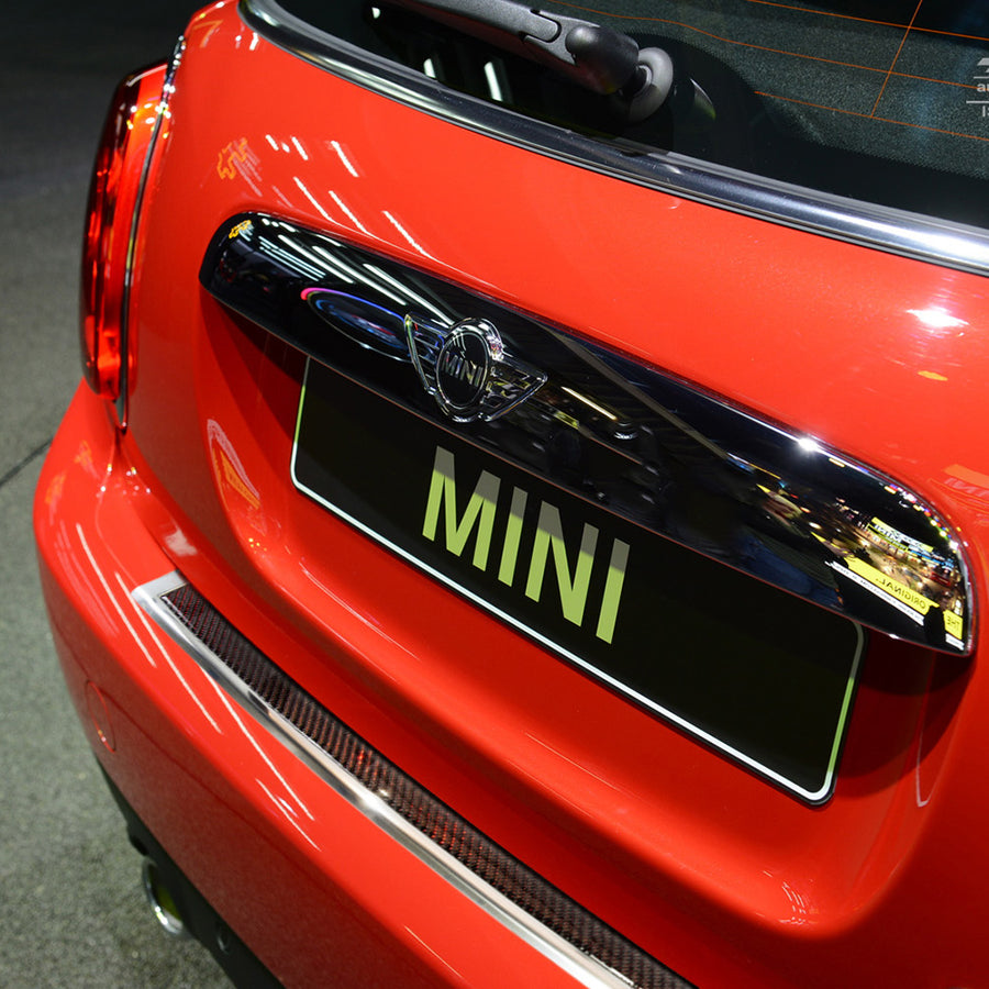 Carbon Ladekantenschutzleiste für MINI  COOPER III  07.2014-> Poliertes Stahl mit Rot-Schwarzer Carbon Farbe