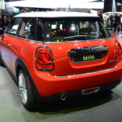 Carbon Ladekantenschutzleiste für MINI  COOPER III  07.2014-> Poliertes Stahl mit Rot-Schwarzer Carbon Farbe