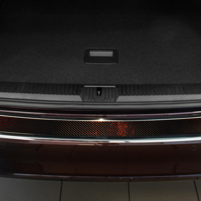 Carbon Ladekantenschutzleiste für VOLKSWAGEN  PASSAT B8 variant / R-line / Alltrack/ GTE 2014-2019, FL2019->2023 Poliertes Stahl mit Rot-Schwarzer Carbon Farbe