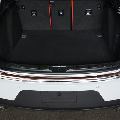 Carbon Ladekantenschutzleiste für Porsche Macan Poliertes Stahl mit Rot-Schwarzer Carbon Farbe