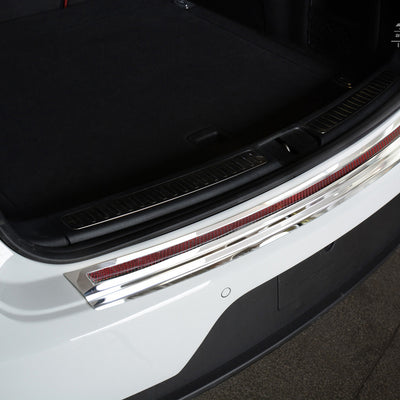 Carbon Ladekantenschutzleiste für Porsche Macan Poliertes Stahl mit Rot-Schwarzer Carbon Farbe