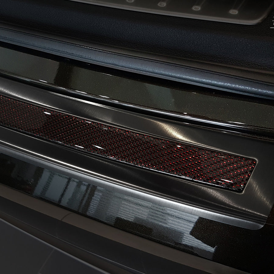 Carbon Ladekantenschutzleiste für BMW  X6 II F16 2014-2020 Schwarzer Stahl mit schwarzer und roter Carbon Farbe
