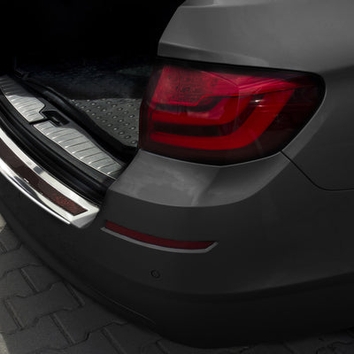 Carbon Ladekantenschutzleiste für BMW 5 F11 Kombi Poliertes Stahl mit Rot-Schwarzer Carbon Farbe