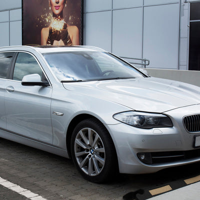 Carbon Ladekantenschutzleiste für BMW 5 F11 Kombi Schwarzer Stahl mit Rot-Schwarzer Carbon Farbe