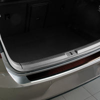 Carbon Ladekantenschutzleiste für VW Golf VII Poliertes Stahl mit Rot-Schwarzer Carbon Farbe