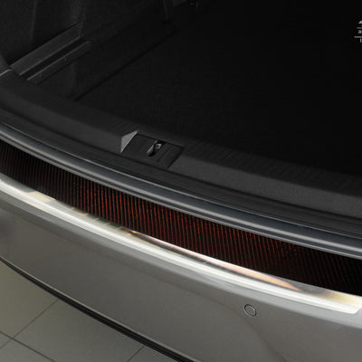 Carbon Ladekantenschutzleiste für VW Golf VII Poliertes Stahl mit Rot-Schwarzer Carbon Farbe