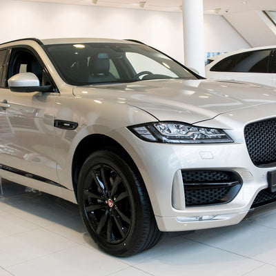 Carbon Ladekantenschutzleiste für Jaguar F-Pace Poliertes Stahl mit Schwarzer Carbon Farbe