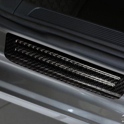 Carbon Ladekantenschutzleiste für VOLKSWAGEN  ARTEON  2017-2020, FL2020-> / Shooting Brake 2020-> / GOLF SPORTSVAN 2014-2017, FL2017-> /  PASSAT B8 2014->2023 / TIGUAN II R-Line 2015-2024 / ALLSPACE 2017->2024